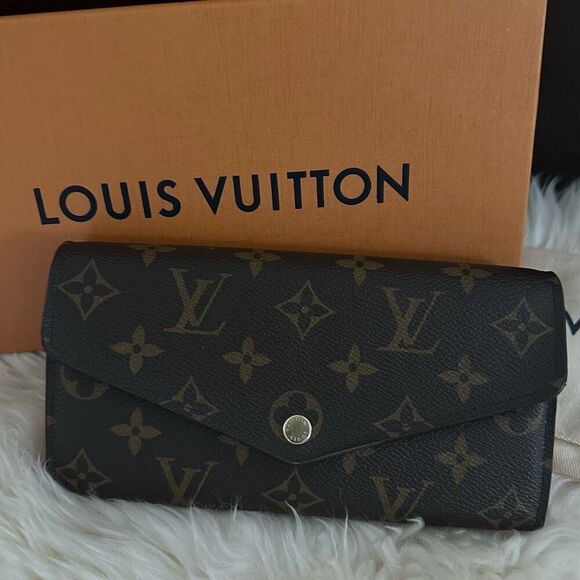 Louis Vuitton Sarah Wallet EUC - Picture 2 of 15